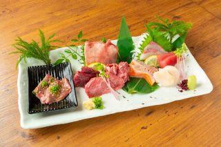 すさび湯混浴盛り(肉刺し・海鮮盛り9種盛り)の画像