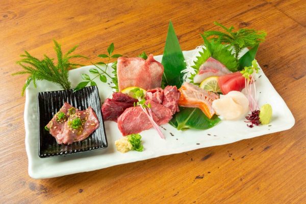 すさび湯混浴盛り（肉刺し・海鮮盛り9種盛り）の画像