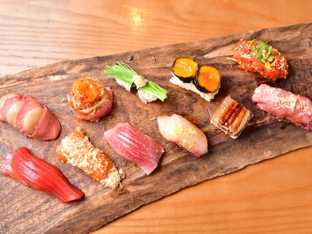 新鮮ネタと遊び心が光る大衆寿司と一品の画像