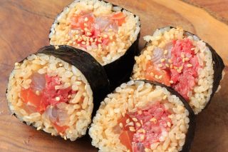 海鮮ユッケ巻きの画像